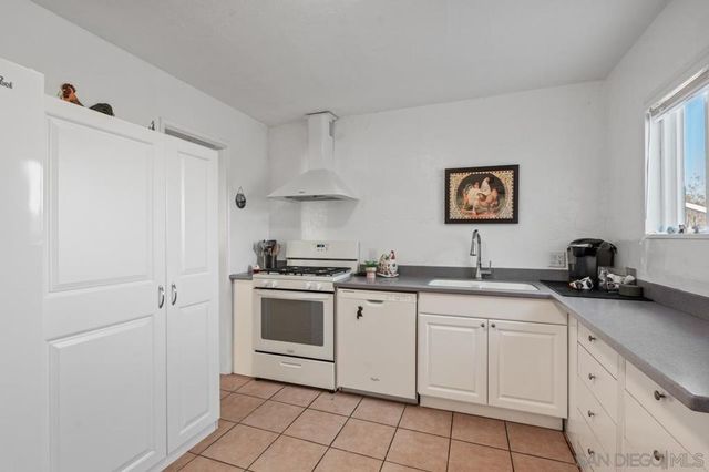 2017 El Prado Ave, Lemon Grove, CA 91945