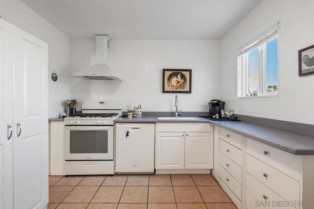 2017 El Prado Ave, Lemon Grove, CA 91945