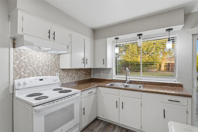 910 Royal Crest Drive, Mesquite, TX 75149