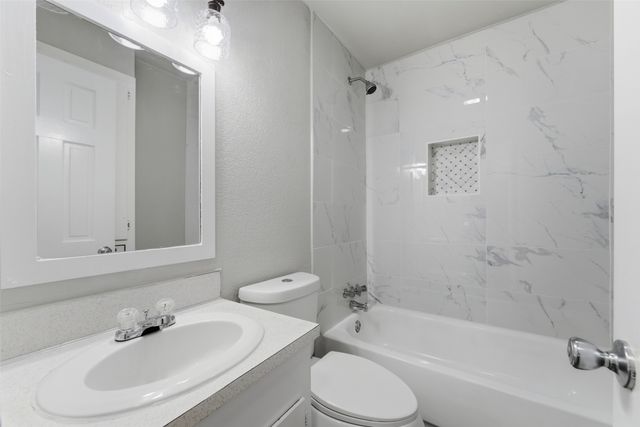 910 Royal Crest Drive, Mesquite, TX 75149