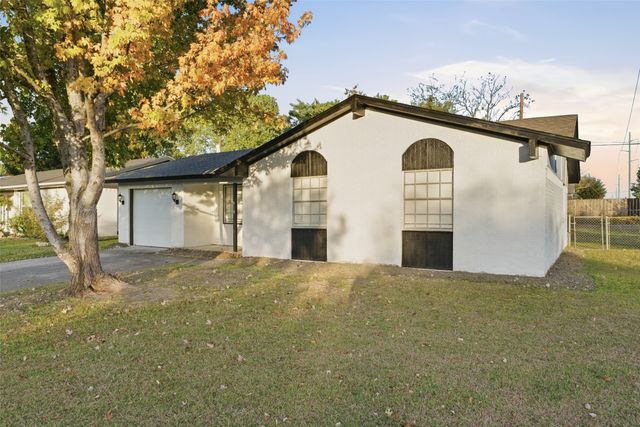 910 Royal Crest Drive, Mesquite, TX 75149