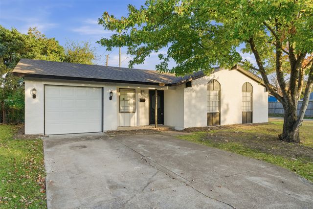 910 Royal Crest Drive, Mesquite, TX 75149