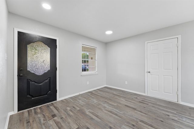 910 Royal Crest Drive, Mesquite, TX 75149