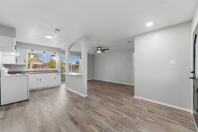 910 Royal Crest Drive, Mesquite, TX 75149