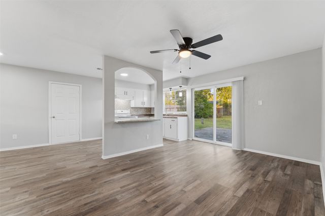 910 Royal Crest Drive, Mesquite, TX 75149