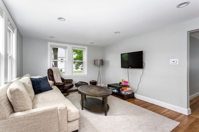 92 Hawthorn, Westwood, MA 02090