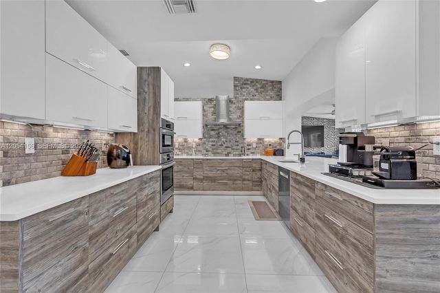2920 NE 55th Place, Fort Lauderdale, FL 33308