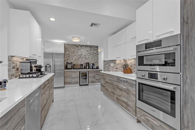 2920 NE 55th Place, Fort Lauderdale, FL 33308