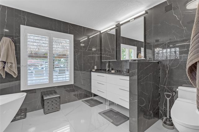 2920 NE 55th Place, Fort Lauderdale, FL 33308