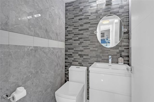 2920 NE 55th Place, Fort Lauderdale, FL 33308