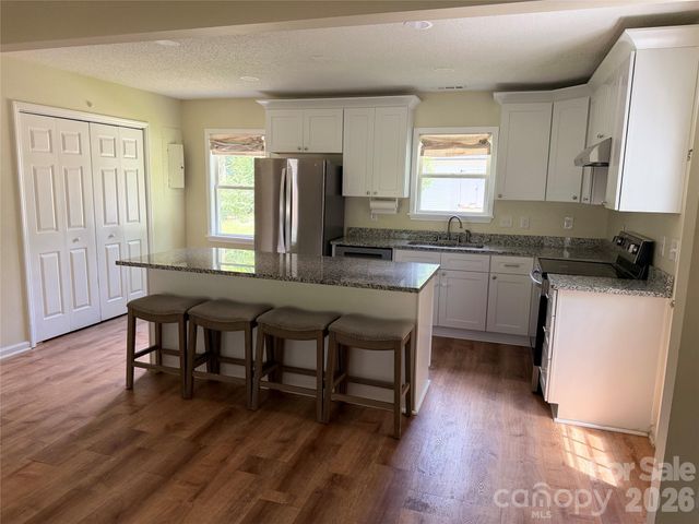 6625 Cool Water Court, Charlotte, NC 28215