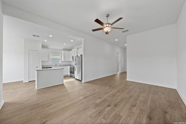 16201 Farmer, Lytle, TX 78052