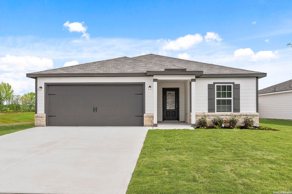 16201 Farmer, Lytle, TX 78052