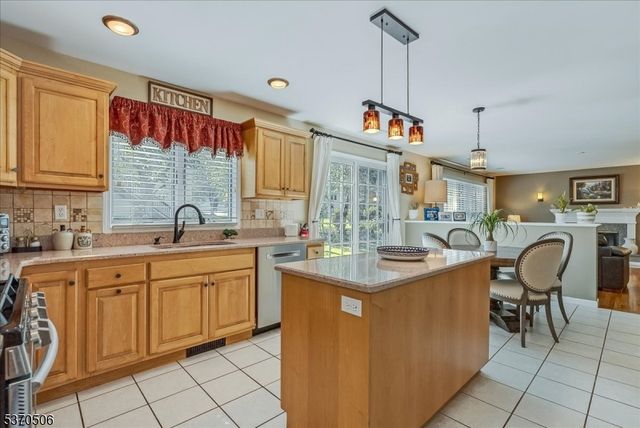 171 Oakland St, Hillsdale Boro, NJ 07642