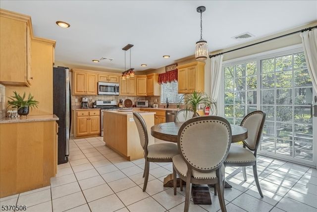 171 Oakland St, Hillsdale Boro, NJ 07642