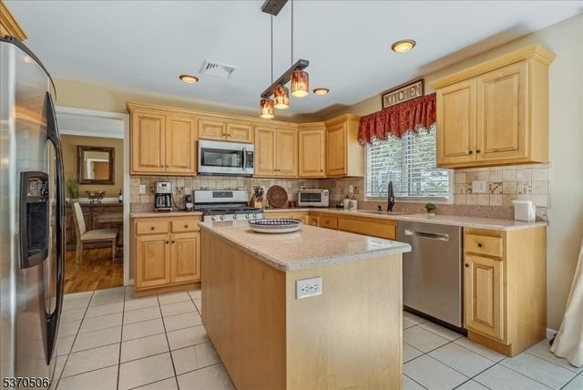 171 Oakland St, Hillsdale Boro, NJ 07642