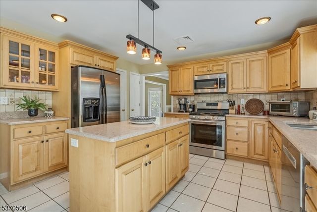 171 Oakland St, Hillsdale Boro, NJ 07642