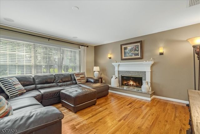 171 Oakland St, Hillsdale Boro, NJ 07642