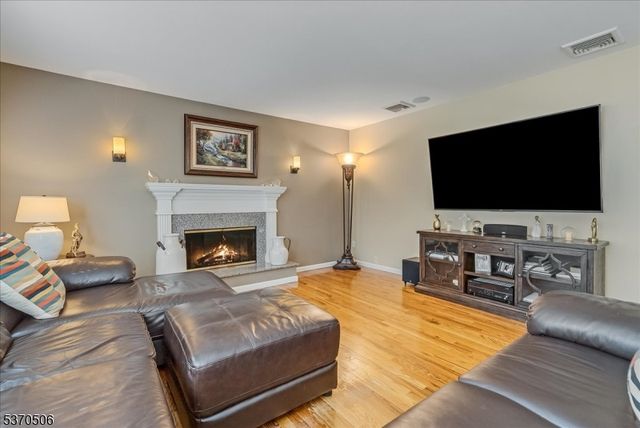 171 Oakland St, Hillsdale Boro, NJ 07642