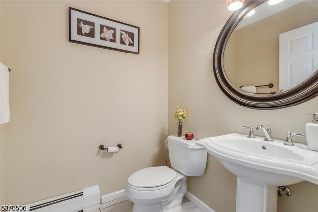 171 Oakland St, Hillsdale Boro, NJ 07642