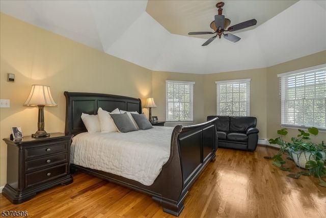 171 Oakland St, Hillsdale Boro, NJ 07642