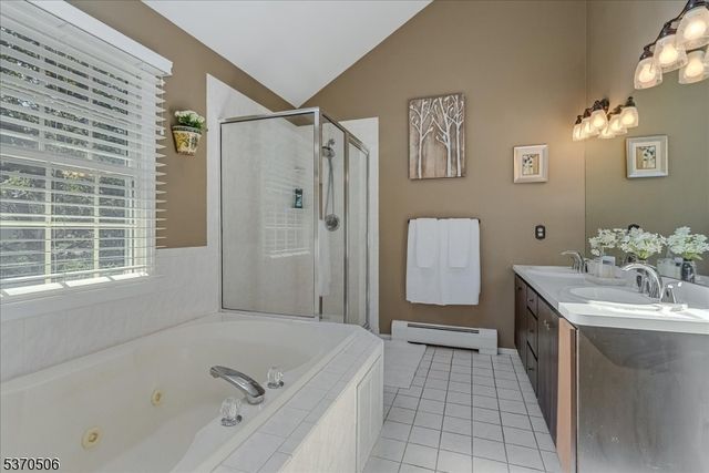 171 Oakland St, Hillsdale Boro, NJ 07642