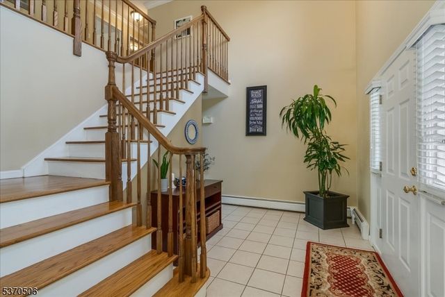 171 Oakland St, Hillsdale Boro, NJ 07642