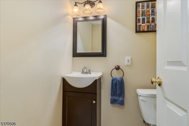 171 Oakland St, Hillsdale Boro, NJ 07642