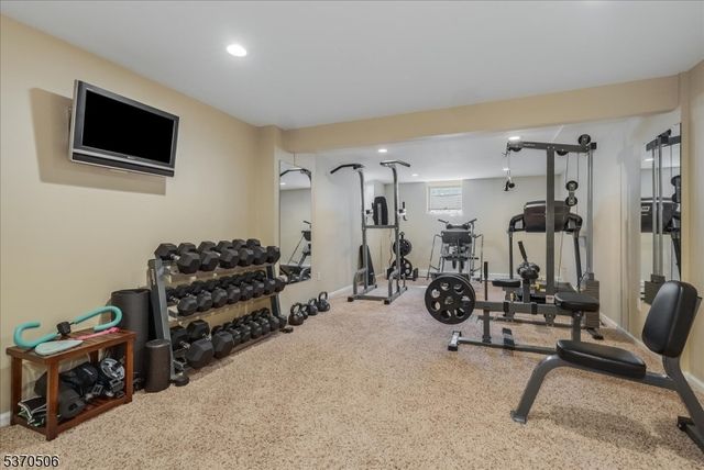 171 Oakland St, Hillsdale Boro, NJ 07642