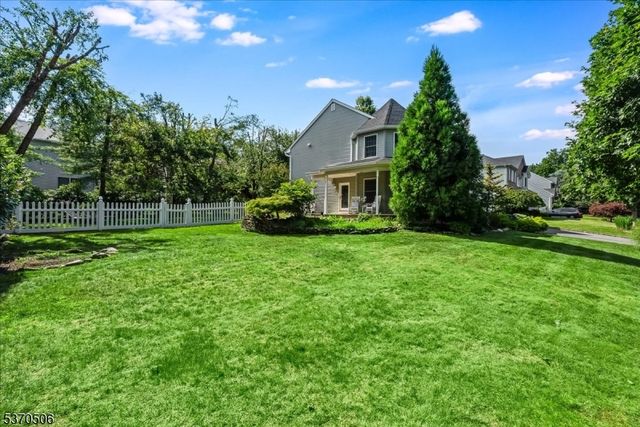 171 Oakland St, Hillsdale Boro, NJ 07642