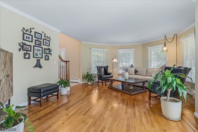 171 Oakland St, Hillsdale Boro, NJ 07642