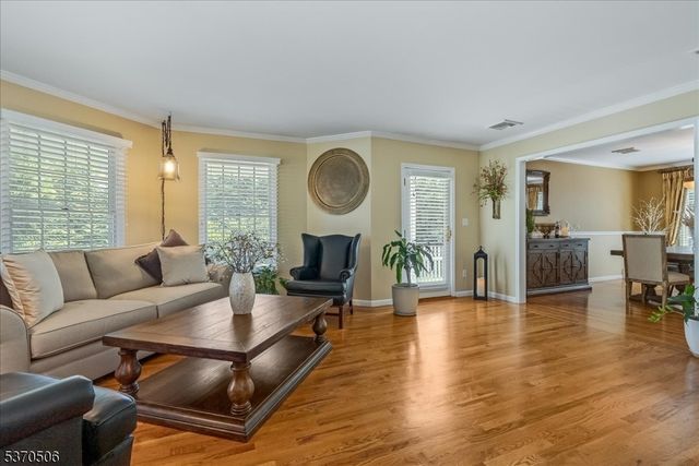 171 Oakland St, Hillsdale Boro, NJ 07642