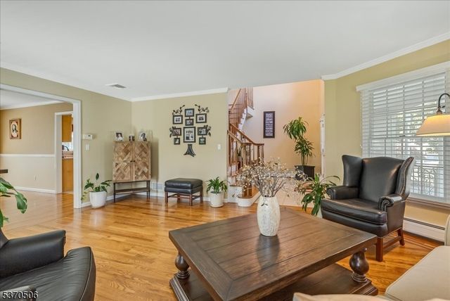 171 Oakland St, Hillsdale Boro, NJ 07642