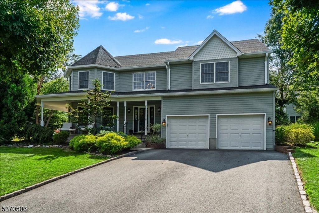 171 Oakland St, Hillsdale Boro, NJ 07642