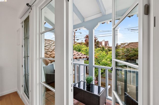 3996 Oakmore Rd, Oakland, CA 94602