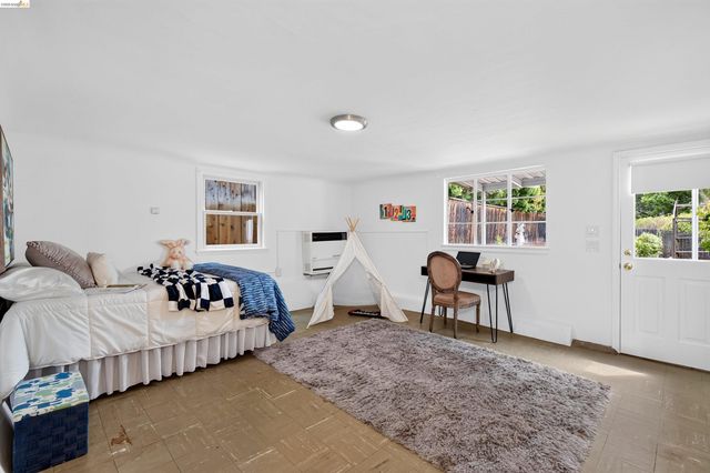 3996 Oakmore Rd, Oakland, CA 94602