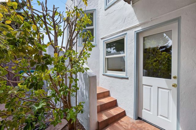3996 Oakmore Rd, Oakland, CA 94602