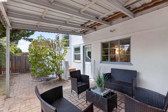 3996 Oakmore Rd, Oakland, CA 94602