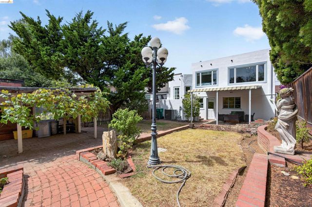 3996 Oakmore Rd, Oakland, CA 94602