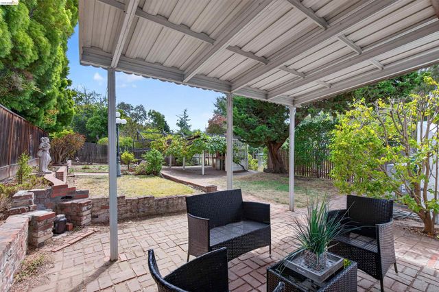 3996 Oakmore Rd, Oakland, CA 94602