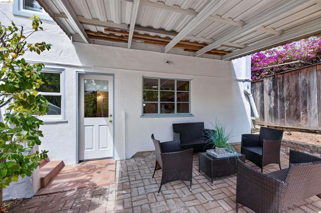 3996 Oakmore Rd, Oakland, CA 94602
