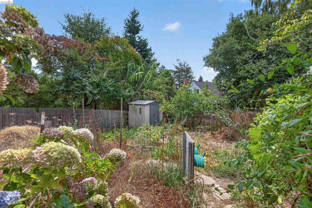3996 Oakmore Rd, Oakland, CA 94602