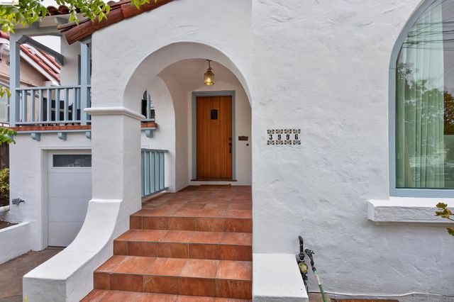 3996 Oakmore Rd, Oakland, CA 94602