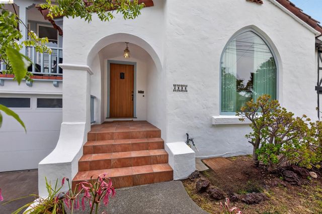3996 Oakmore Rd, Oakland, CA 94602
