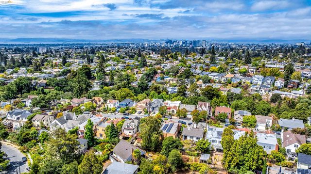 3996 Oakmore Rd, Oakland, CA 94602