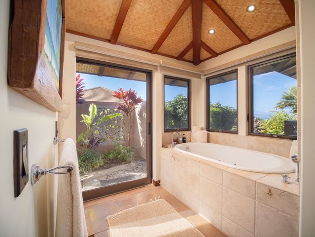 26 E Mahi Pua Pl, Lahaina, HI 96761