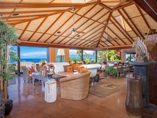 26 E Mahi Pua Pl, Lahaina, HI 96761