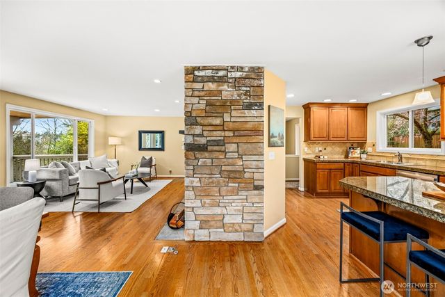231 105th Avenue SE, Bellevue, WA 98004