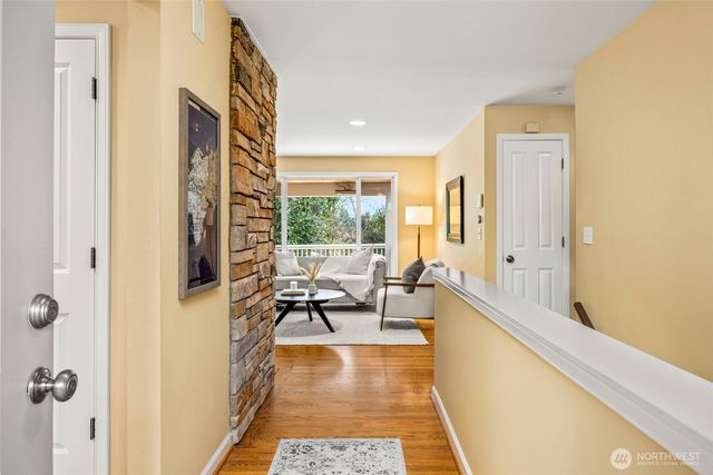 231 105th Avenue SE, Bellevue, WA 98004