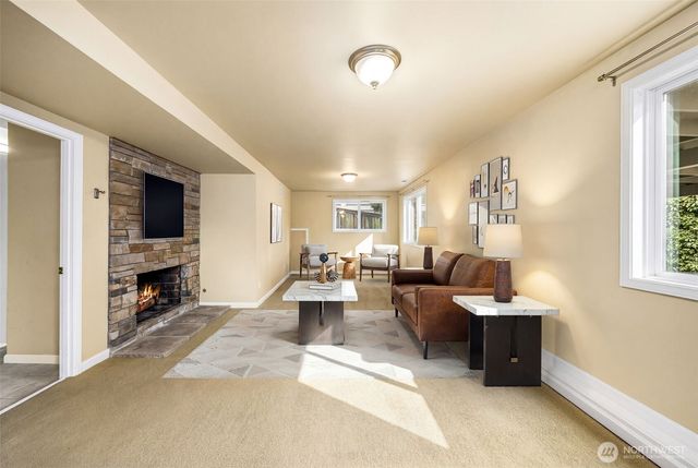 231 105th Avenue SE, Bellevue, WA 98004